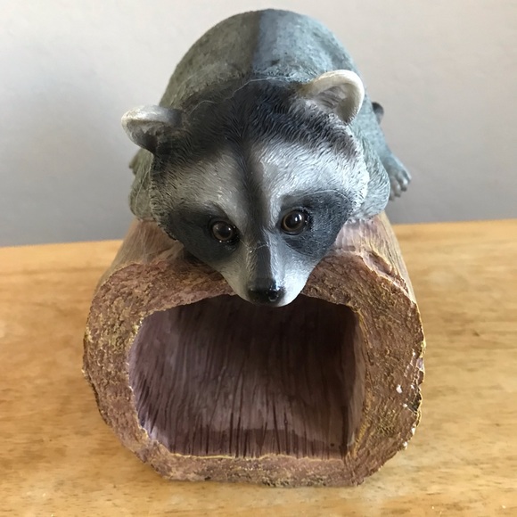 Design Toscano Art Raider The Raccoon Gutter Guardian Downspout